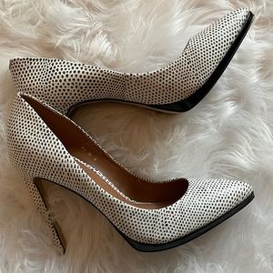 Also polka dot pumps